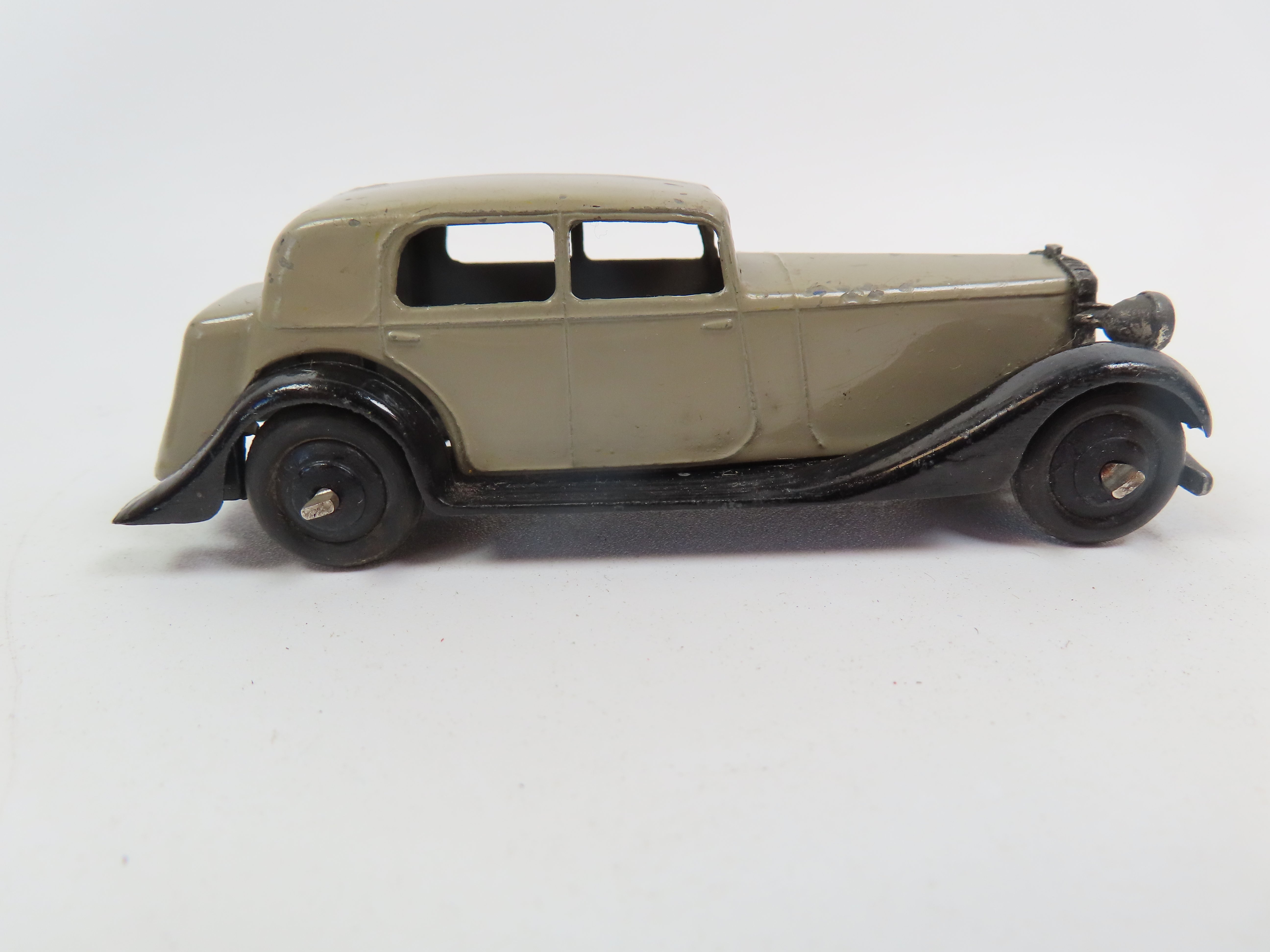 Miniature Dinky England 30c – Daimler Berline 1/43, Métal, Occasion