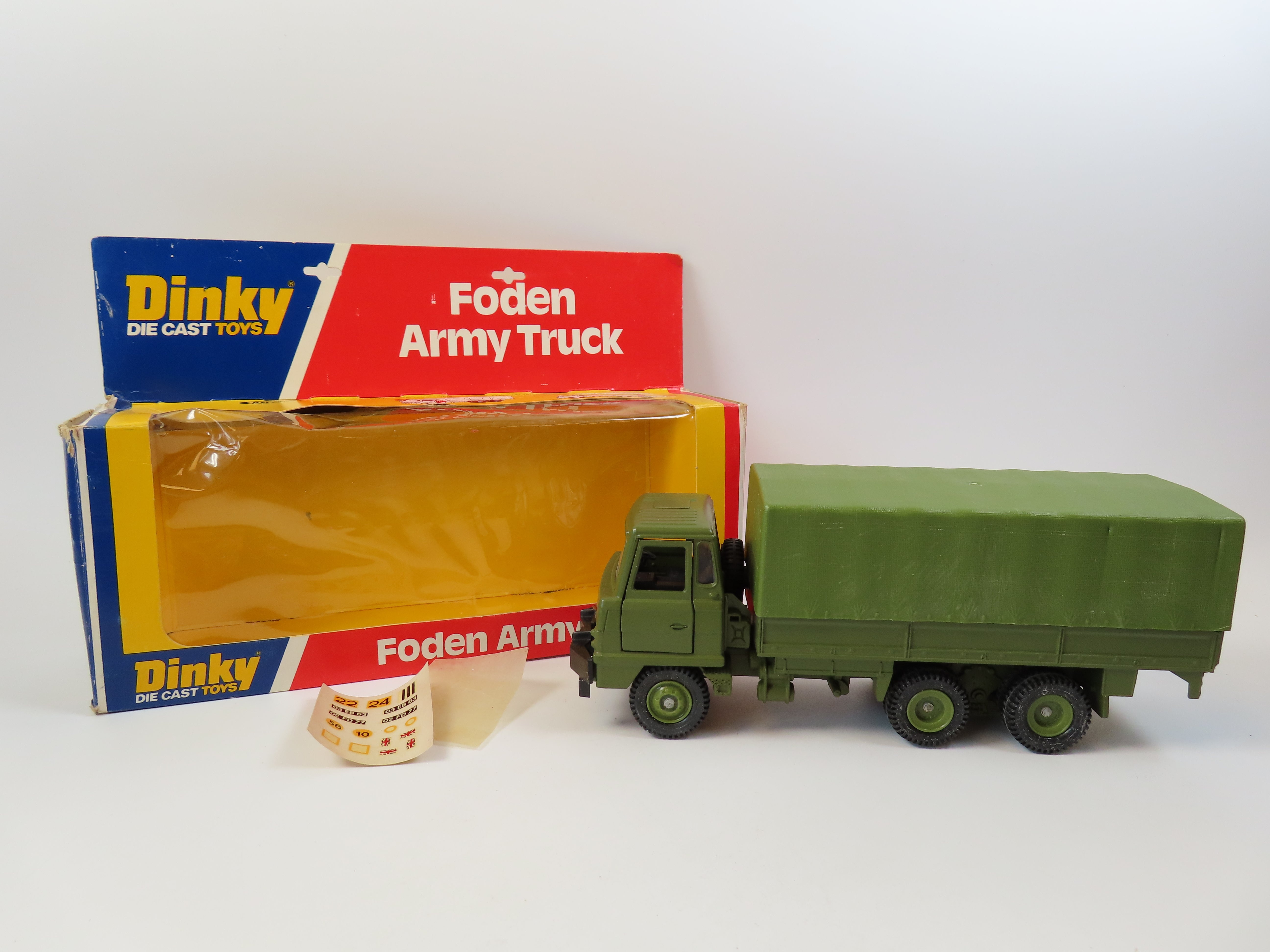 Dinky Toys - 1:43 - ref. 504 Lot de (2) Camions Citerne Dinky Toys - 1:43 - ref. 504 Lot de (2) Camions Citerne