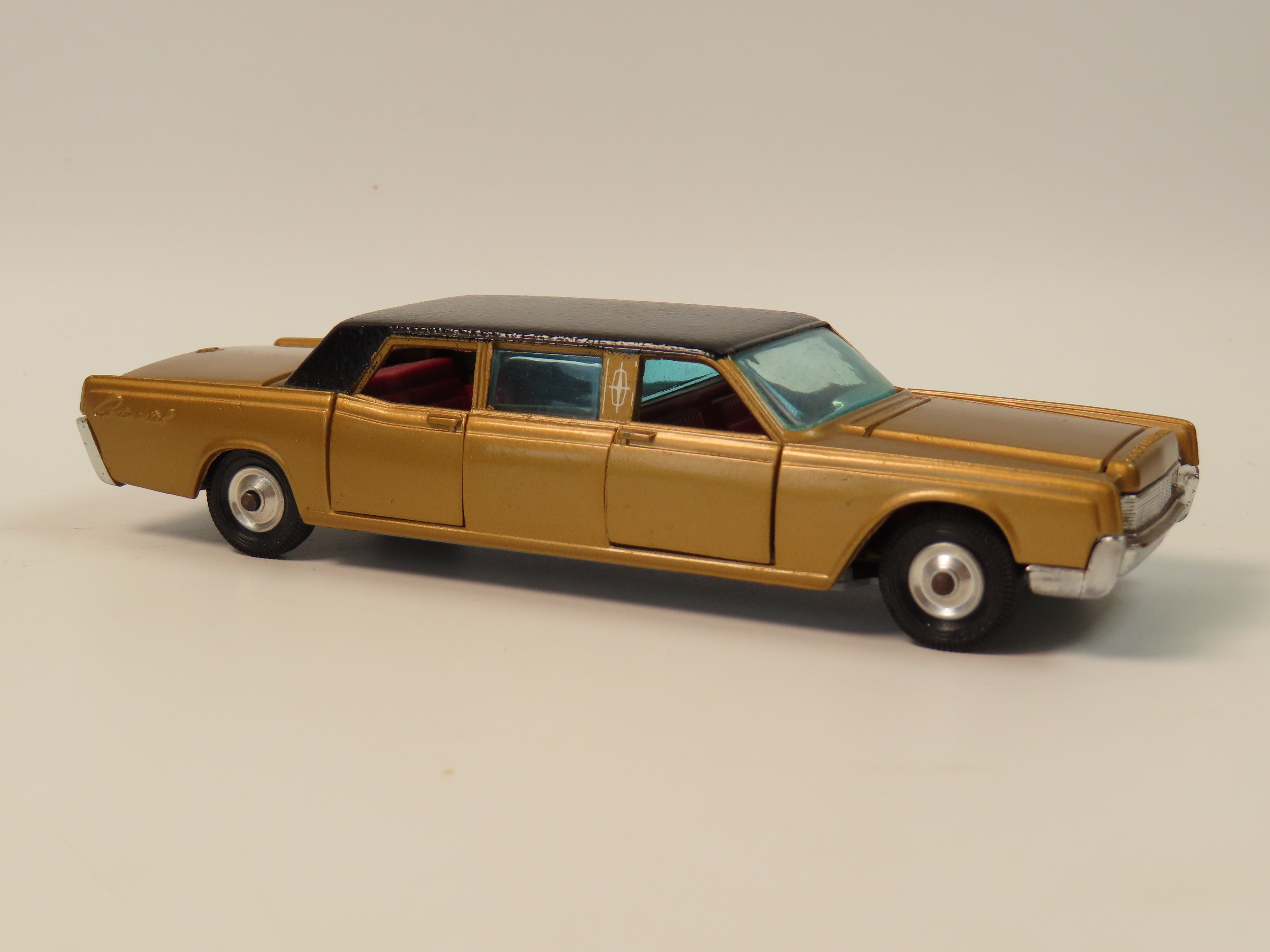 Ancienne Voiture Lincoln Continental Réf: 262 Corgi Toys