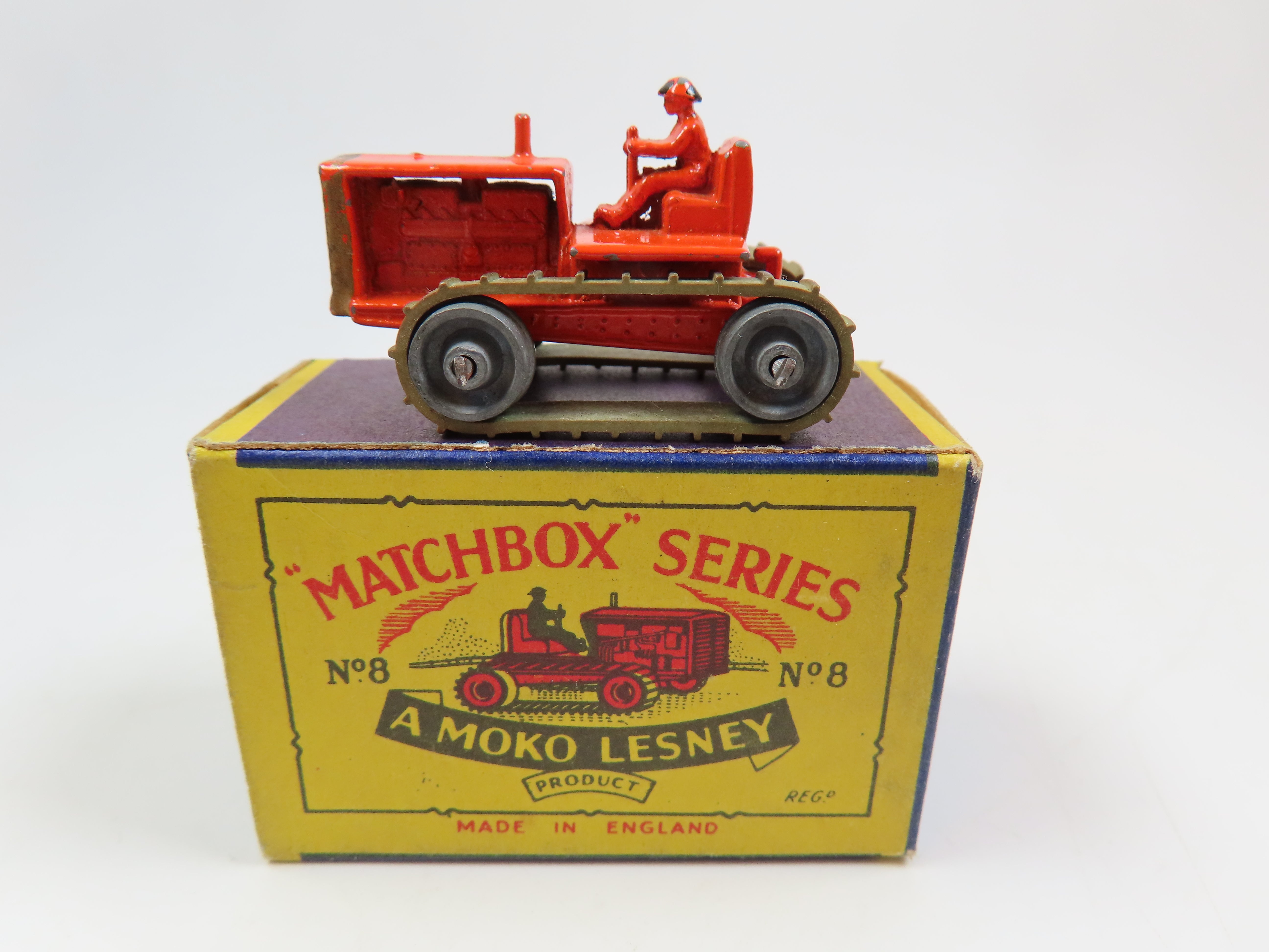ミニカー MATCHBOX No.8 CATERPILLAR TRACTOR IMG_0279_eecd4e70-d736-46bd-
