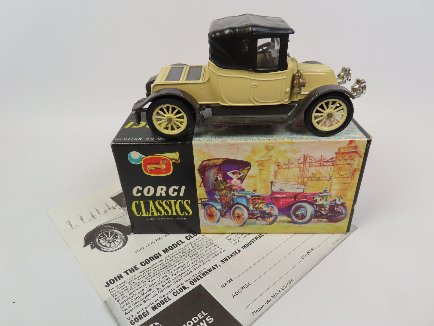 Corgi Classics 9032  - 1910 Renault - Lemon/black - Very near mint boxed.