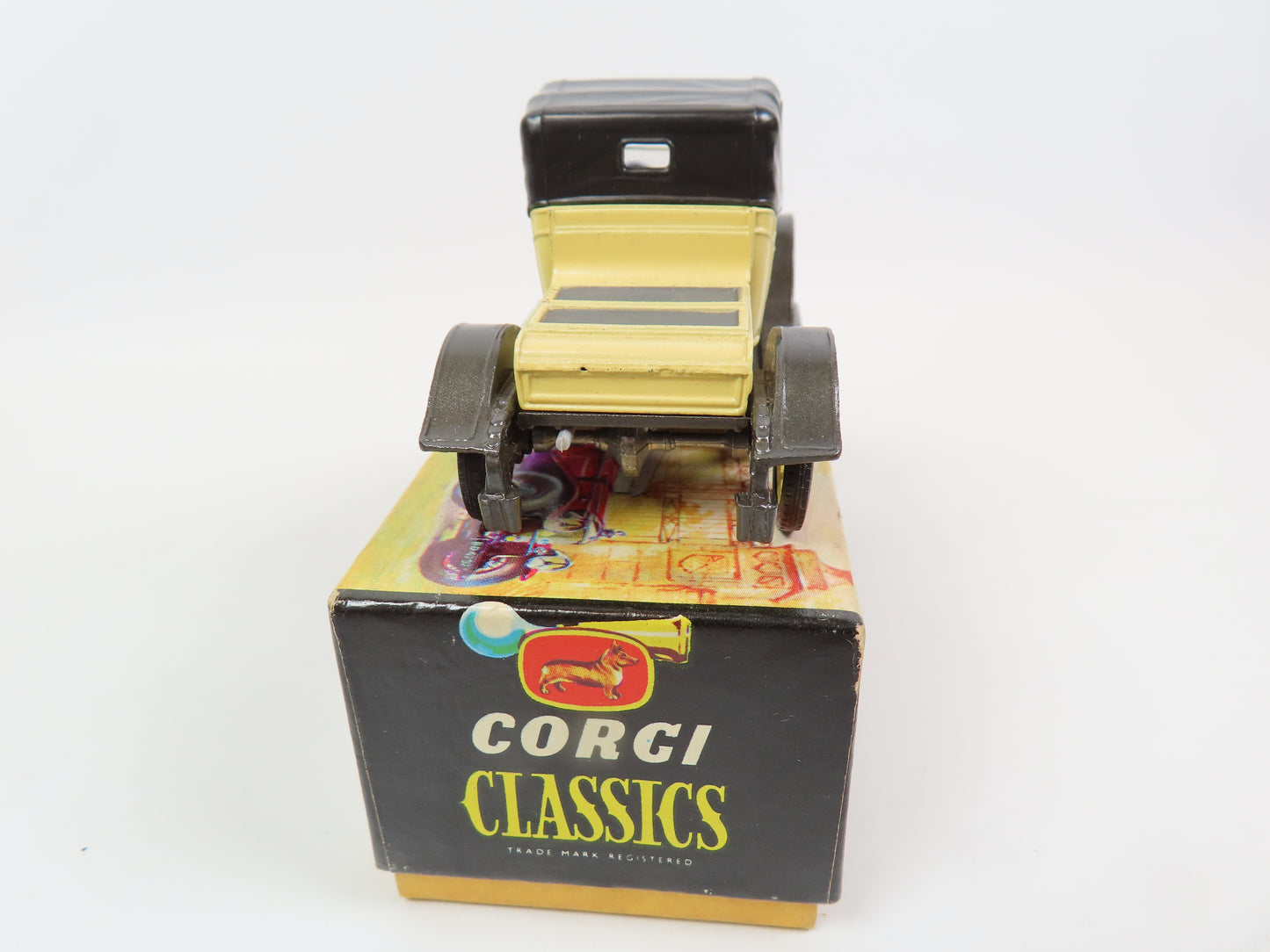 Corgi Classics 9032  - 1910 Renault - Lemon/black - Very near mint boxed.
