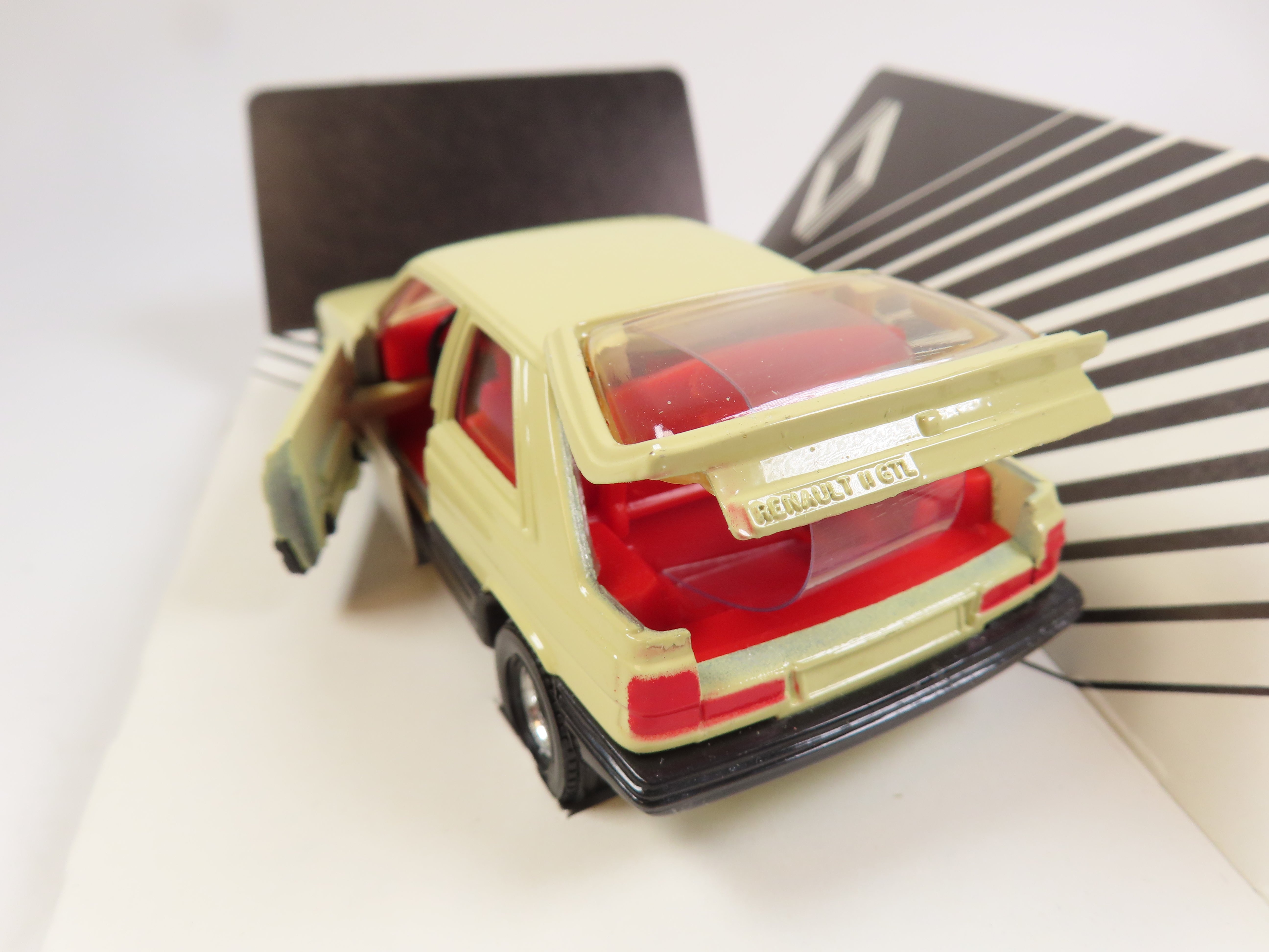 Corgi Toys Renault 16 Tour de France Corgi Toys Renault 16 Tour de France