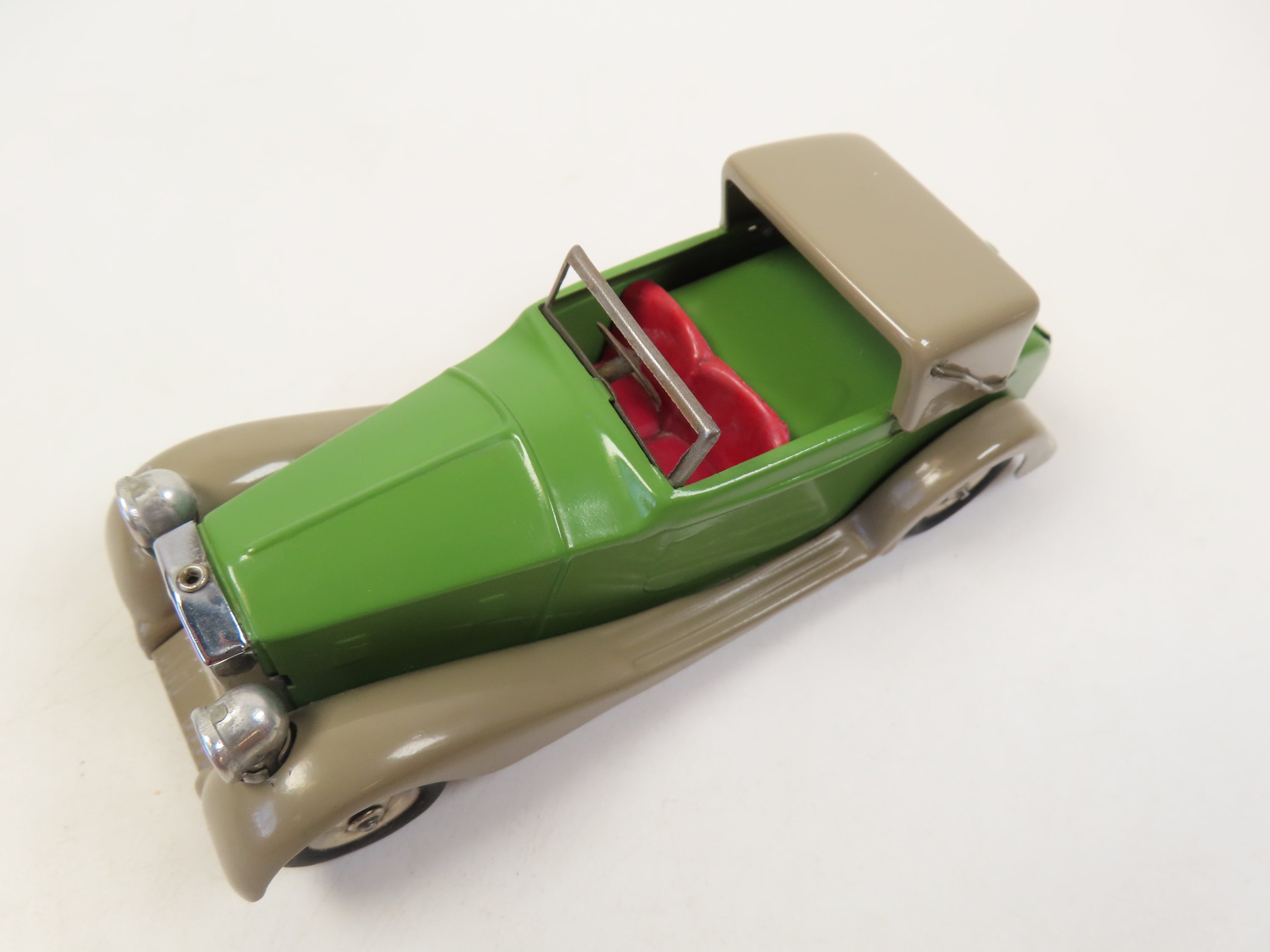 Neo 1:43 Rolls Royce Silver Shadow II RHD vert / rouge NEO44180 modèle Neo 1:43 Rolls Royce Silver Shadow II RHD vert / rouge NEO44180 modèle