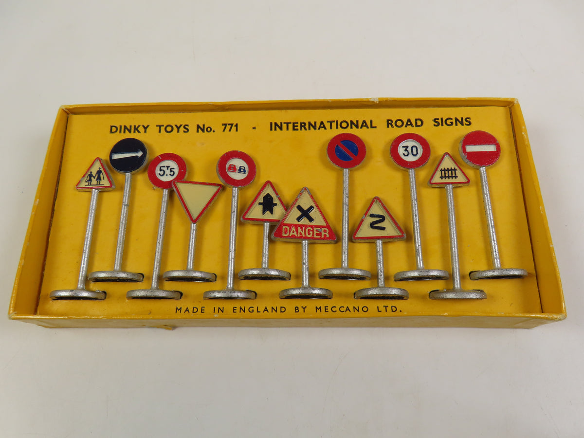 Abbas Sign Models Dinky No.771 International Road Signs, Very Near Mint/Boxed! – Andrew ...