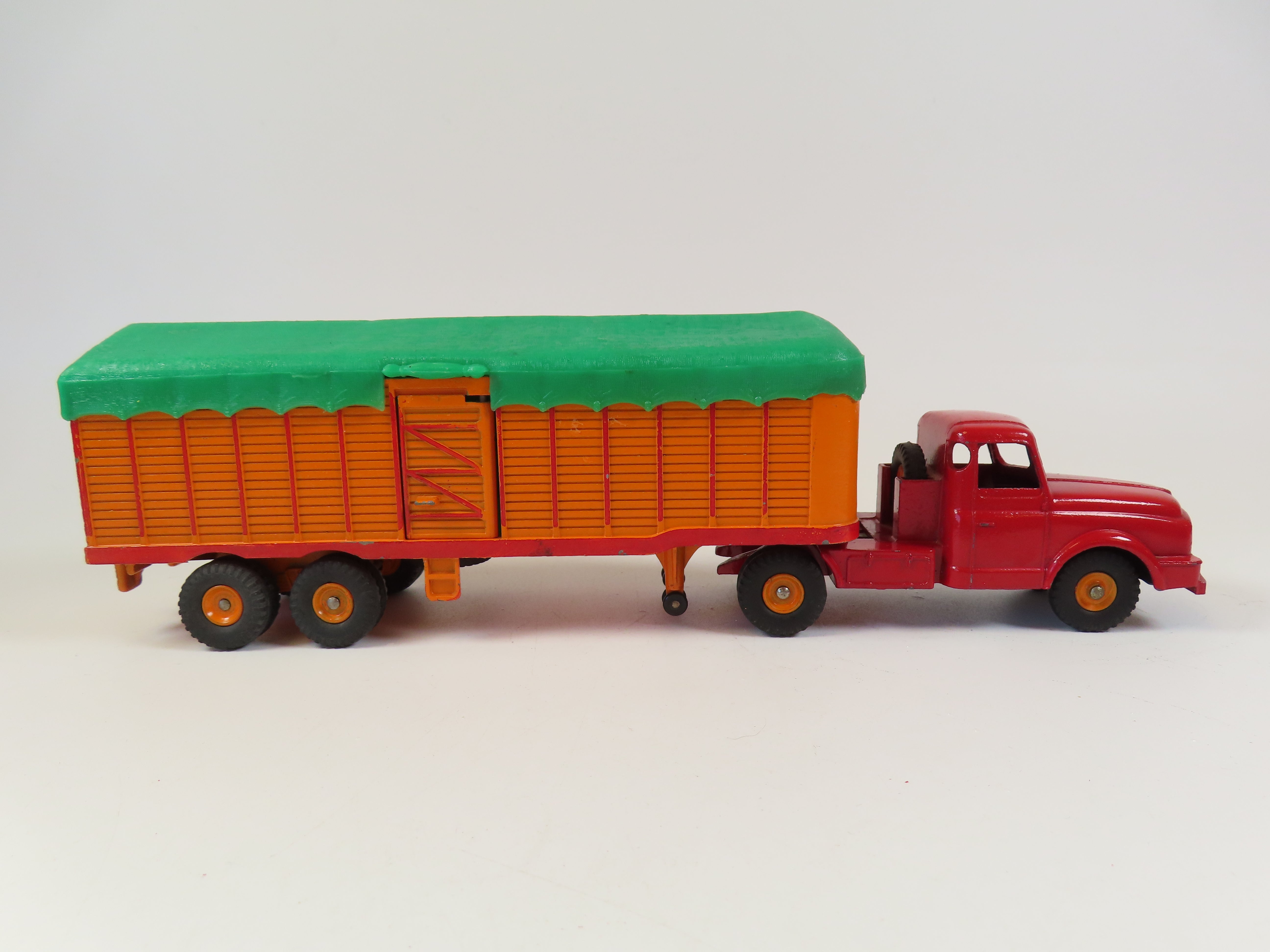 État neuf Dinky Toys 36B Tracteur Willème Semi-Remorque - boîte d État neuf Dinky Toys 36B Tracteur Willème Semi-Remorque - boîte d