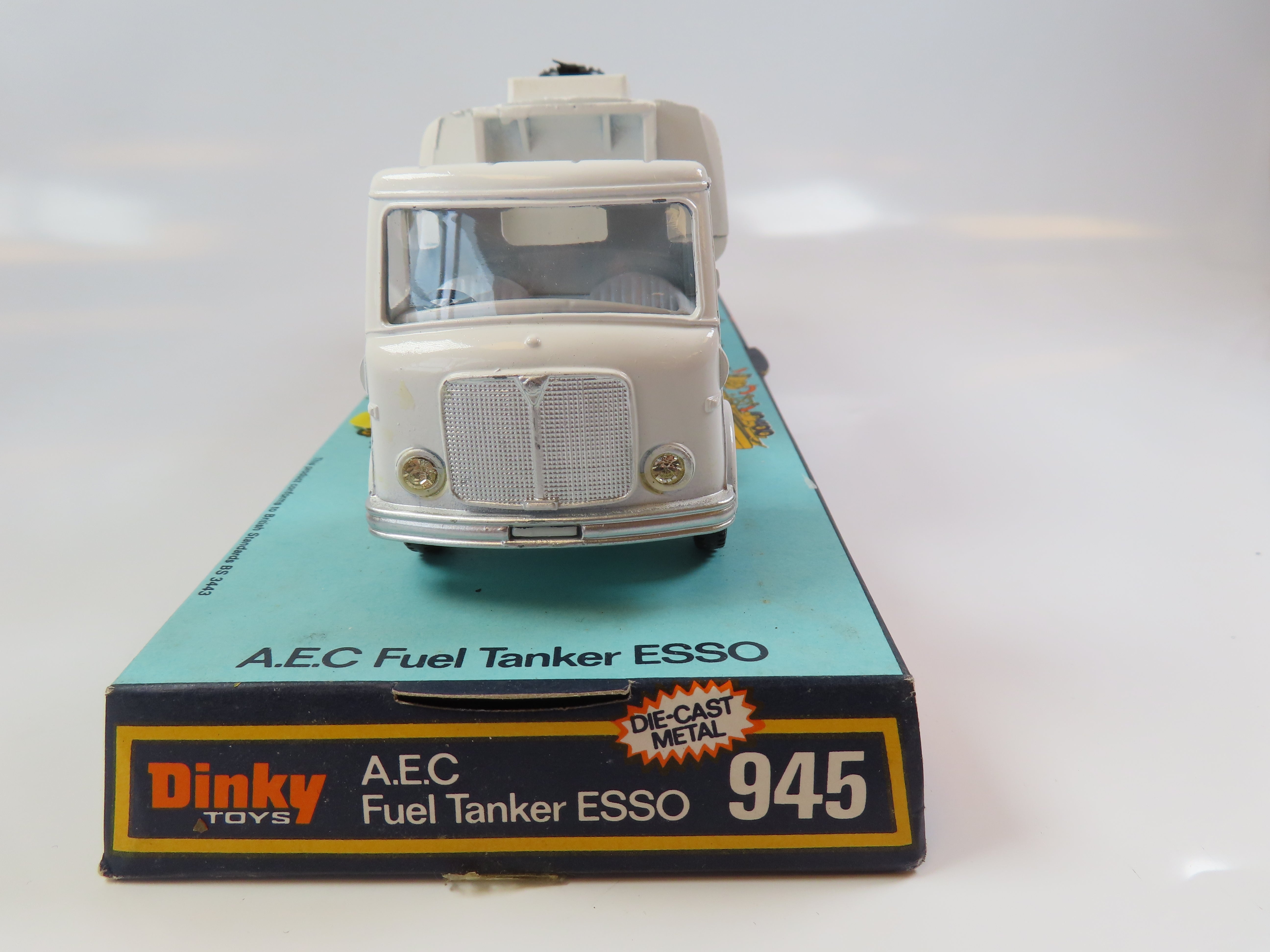 Dinky 945 A.E.C. Fuel Tanker ESSO, Very Near Mint/Boxed! – Andrew