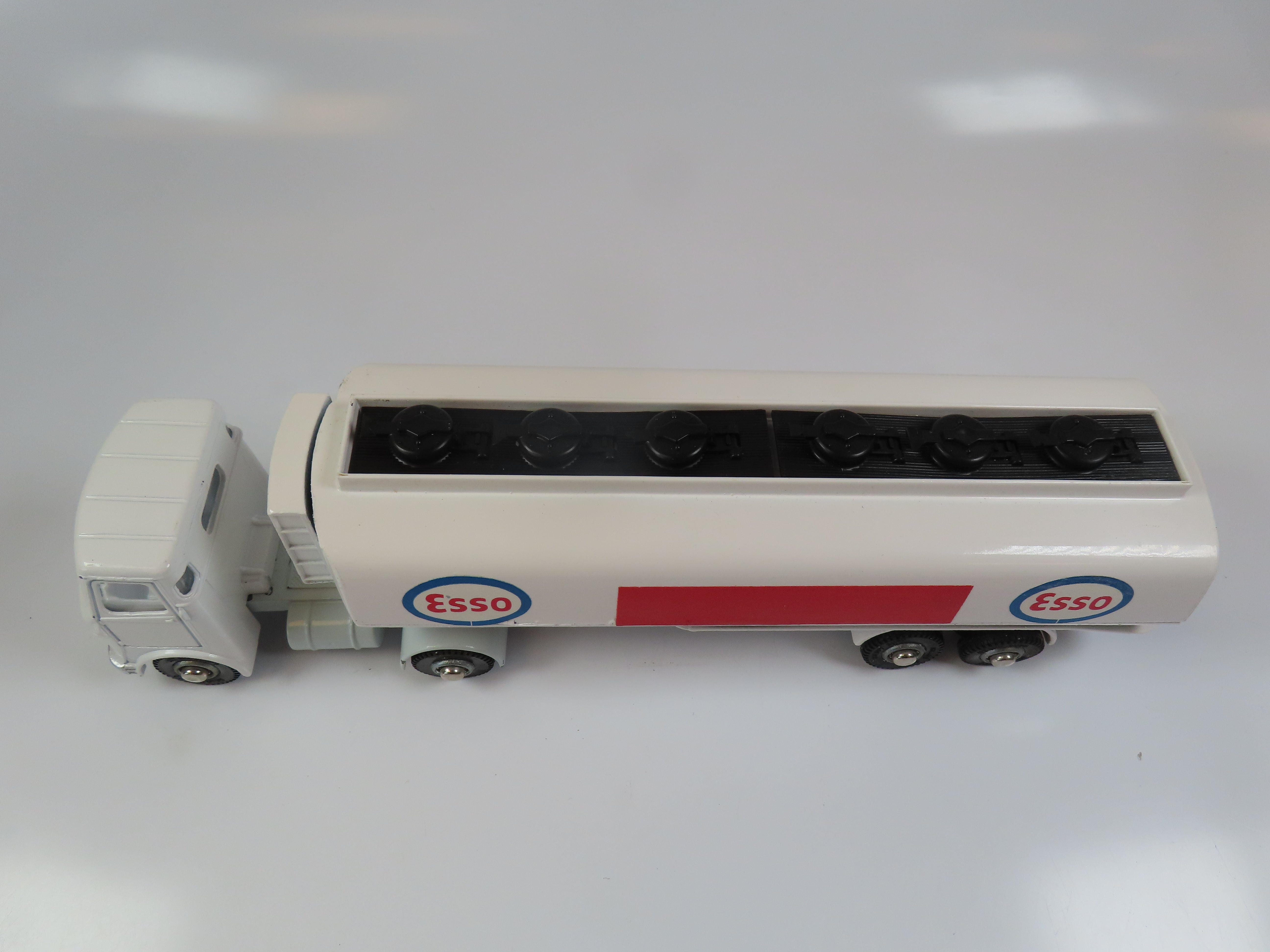 Dinky 945 A.E.C. Fuel Tanker ESSO, Very Near Mint/Boxed! – Andrew