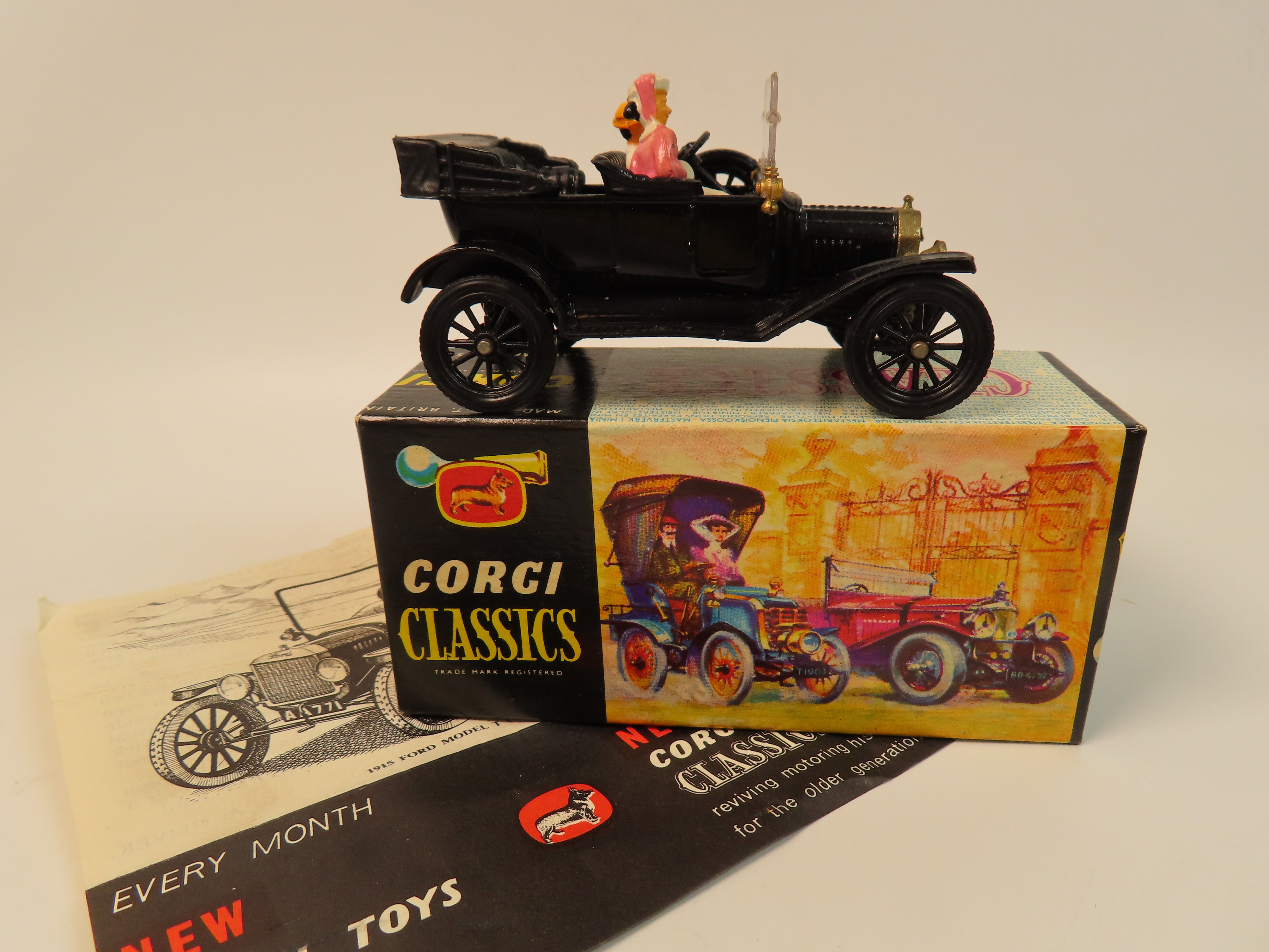 CORGI CLASSICS 9012 Model T FORD 1915 Corgi Classics 1915 Ford