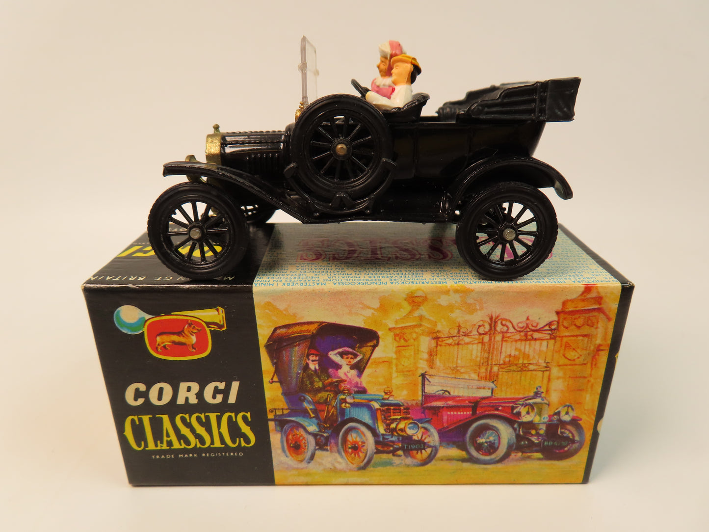 Corgi Classics 9012 - 1915 Ford - 99%  Mint/Boxed!