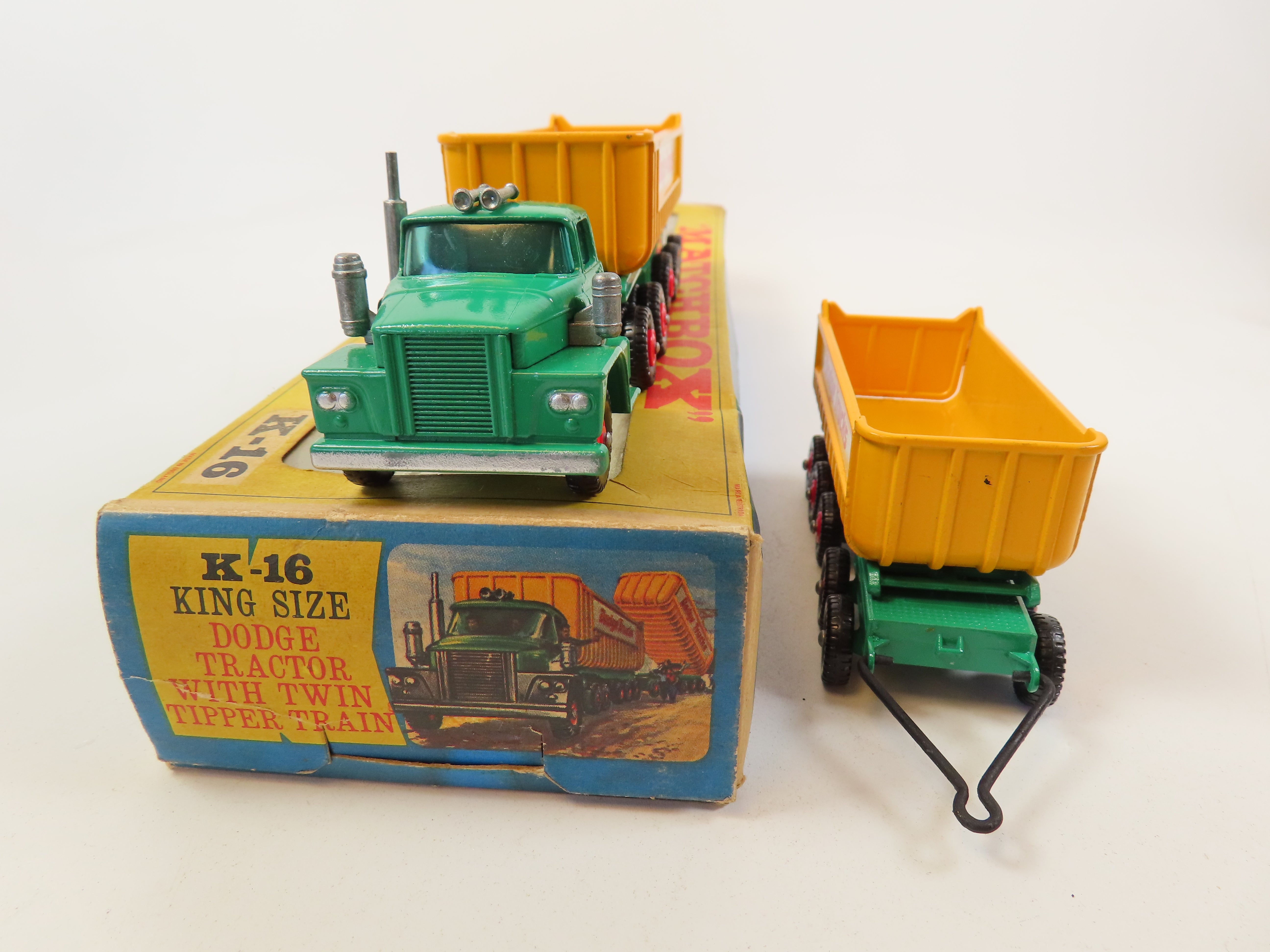 マッチボックス Dodge Tractor Matchbox King Size K-16 Dodge Tractor with Twin Tipper Train, 99