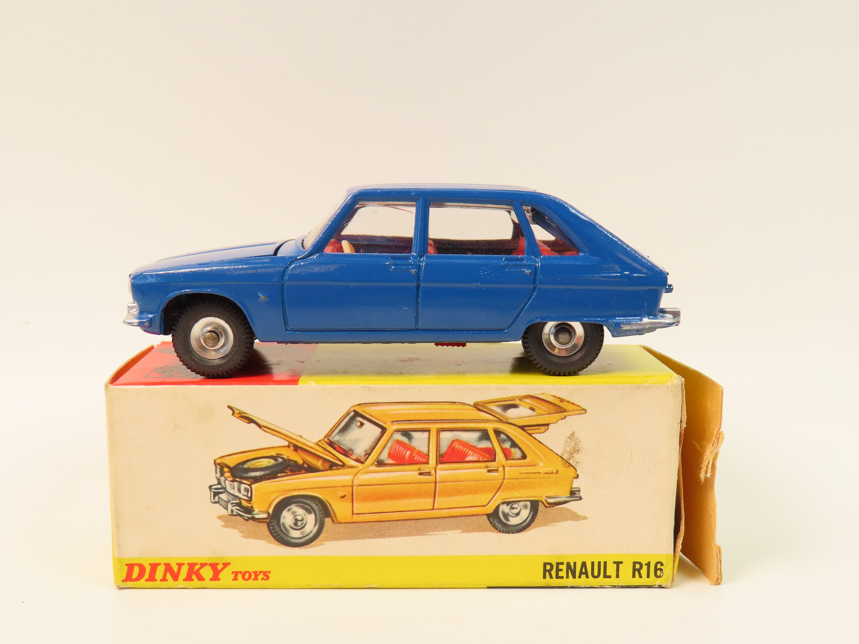 DINKY TOYS FRANCE - 524 - Renault Dauphine - Avec Vitres Et Jantes Convexes En DINKY TOYS FRANCE - 524 - Renault Dauphine - Avec Vitres Et Jantes Convexes En
