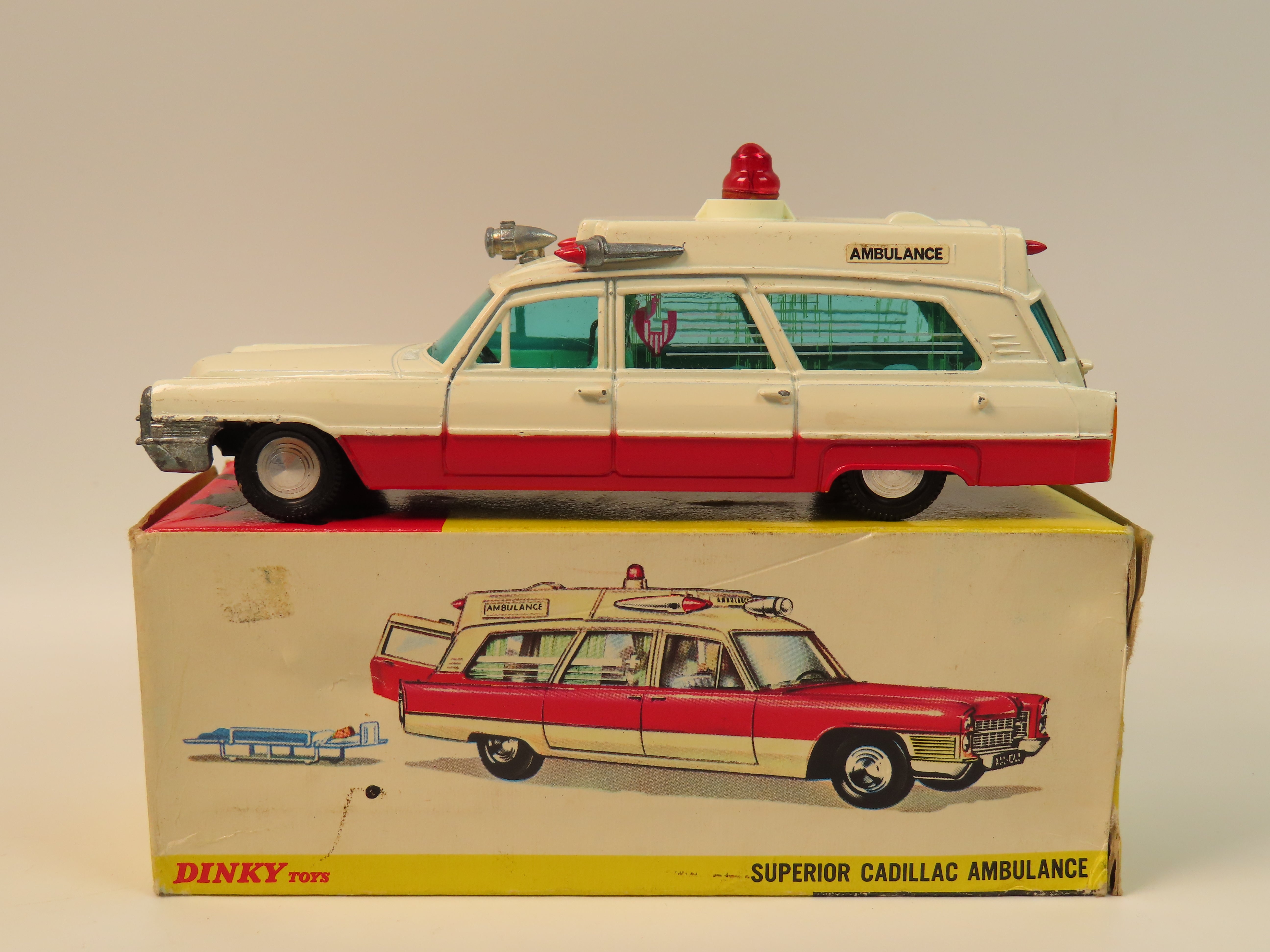 Dinky 267 Superior Cadillac Ambulance, Near Mint/Boxed! – Andrew
