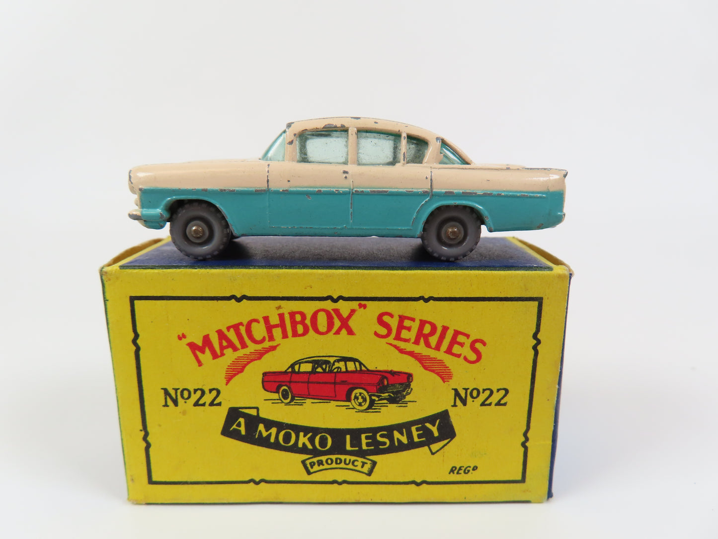 Matchbox Series No.22b - Vauxhall Cresta - Ultra Rare Colour - Slightly Chipped Boxed!